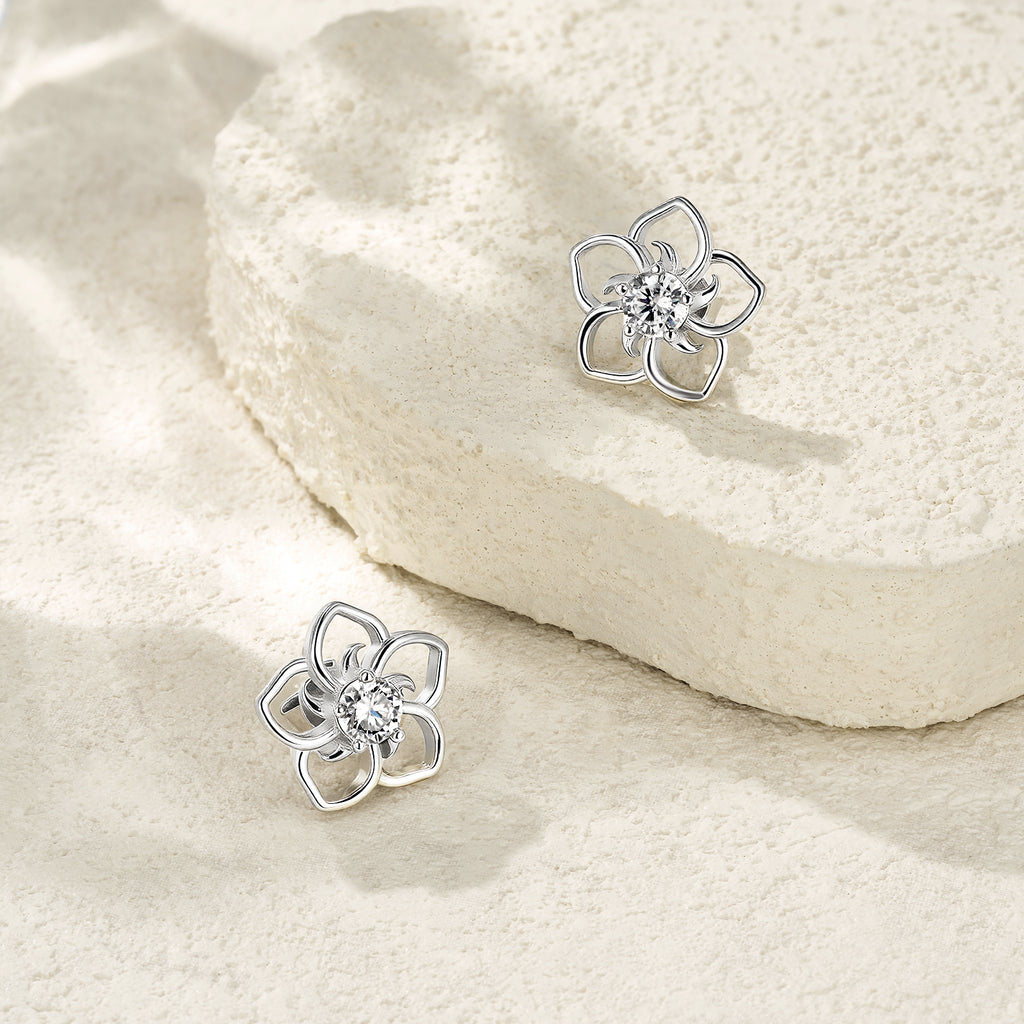 A Luxurious And Fashionable Minimalist Jewelry Earring Set Featuring A 0.5-carat Top-quality Morganite, Made Of S925 Silver Electroplated With Platinum.